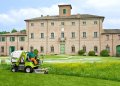 L'efficienza dell'acceleratore di carico, permette un taglio con raccolta anche in condizioni estreme di erba alta e umida, tipiche dei primi tagli primaverili